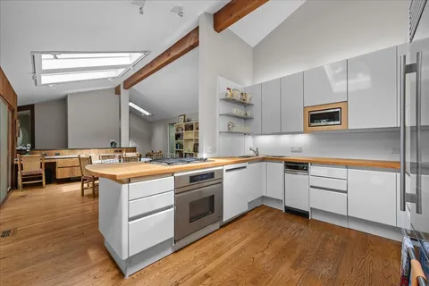 $1,695,000 | 550 South Green Bay Road, Lake Forest, IL 60045