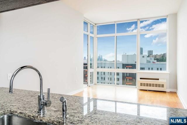 1807 Hudson Park Edgewater, NJ 07020 - Photo 4 of 23