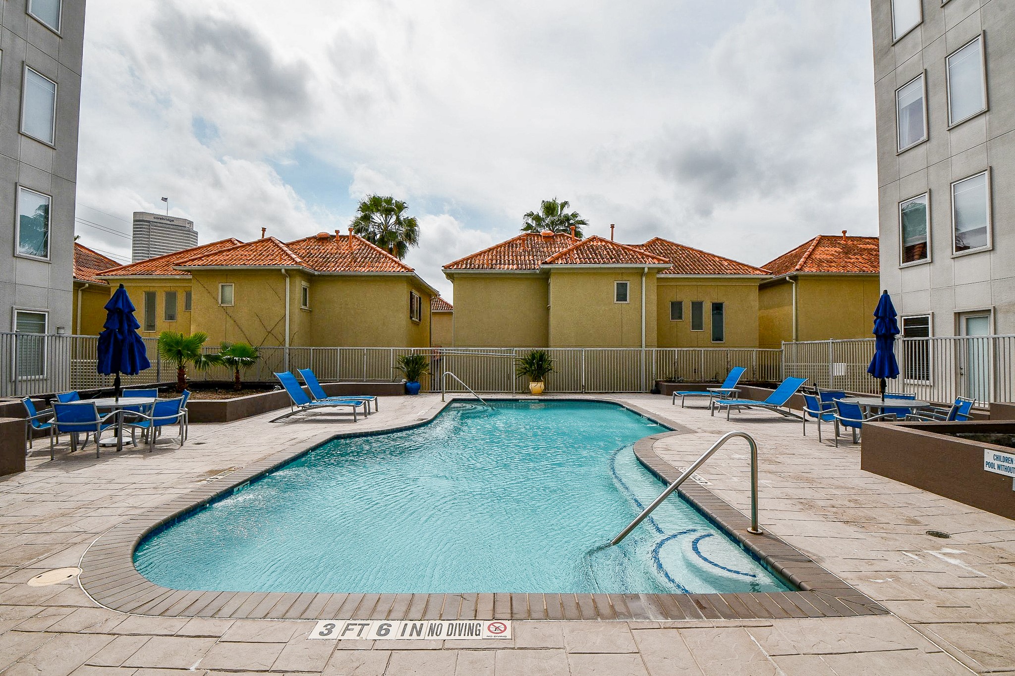 505 Jackson Hill Street, Unit 307 Houston, TX 77007 - Photo 17 of 30 a view of a house with swimming pool and sitting area