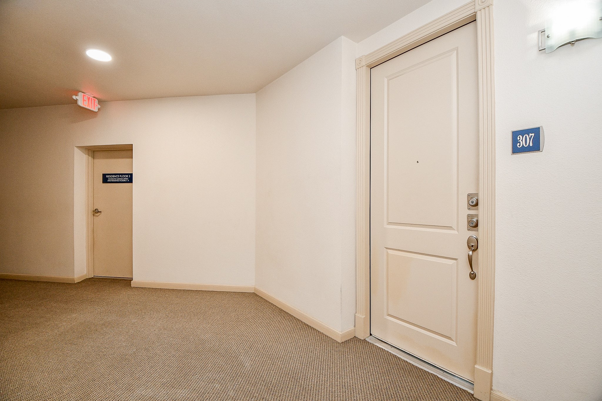 505 Jackson Hill Street, Unit 307 Houston, TX 77007 - Photo 19 of 30 an empty room with closet area