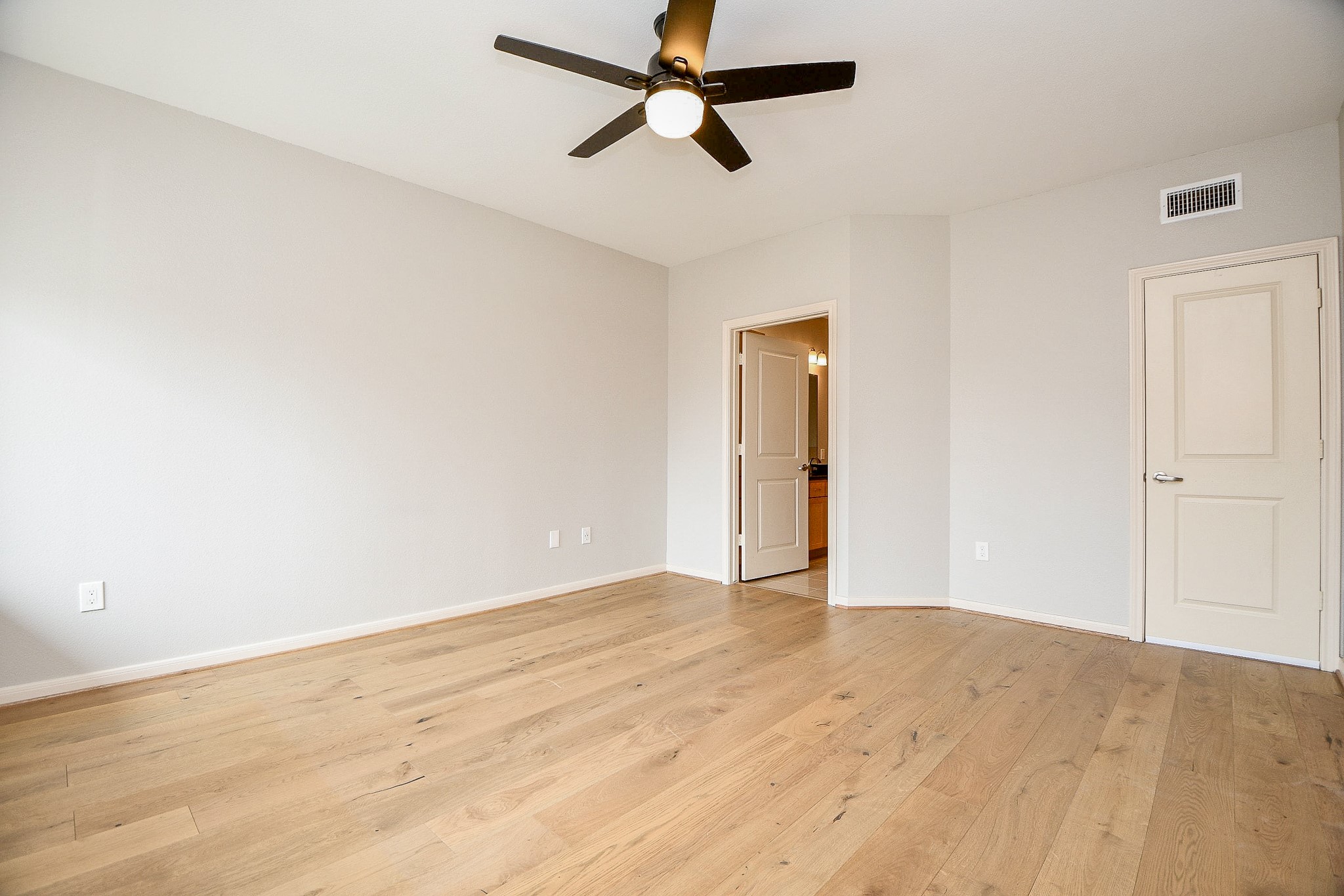 505 Jackson Hill Street, Unit 307 Houston, TX 77007 - Photo 23 of 30 wooden floor in an empty room