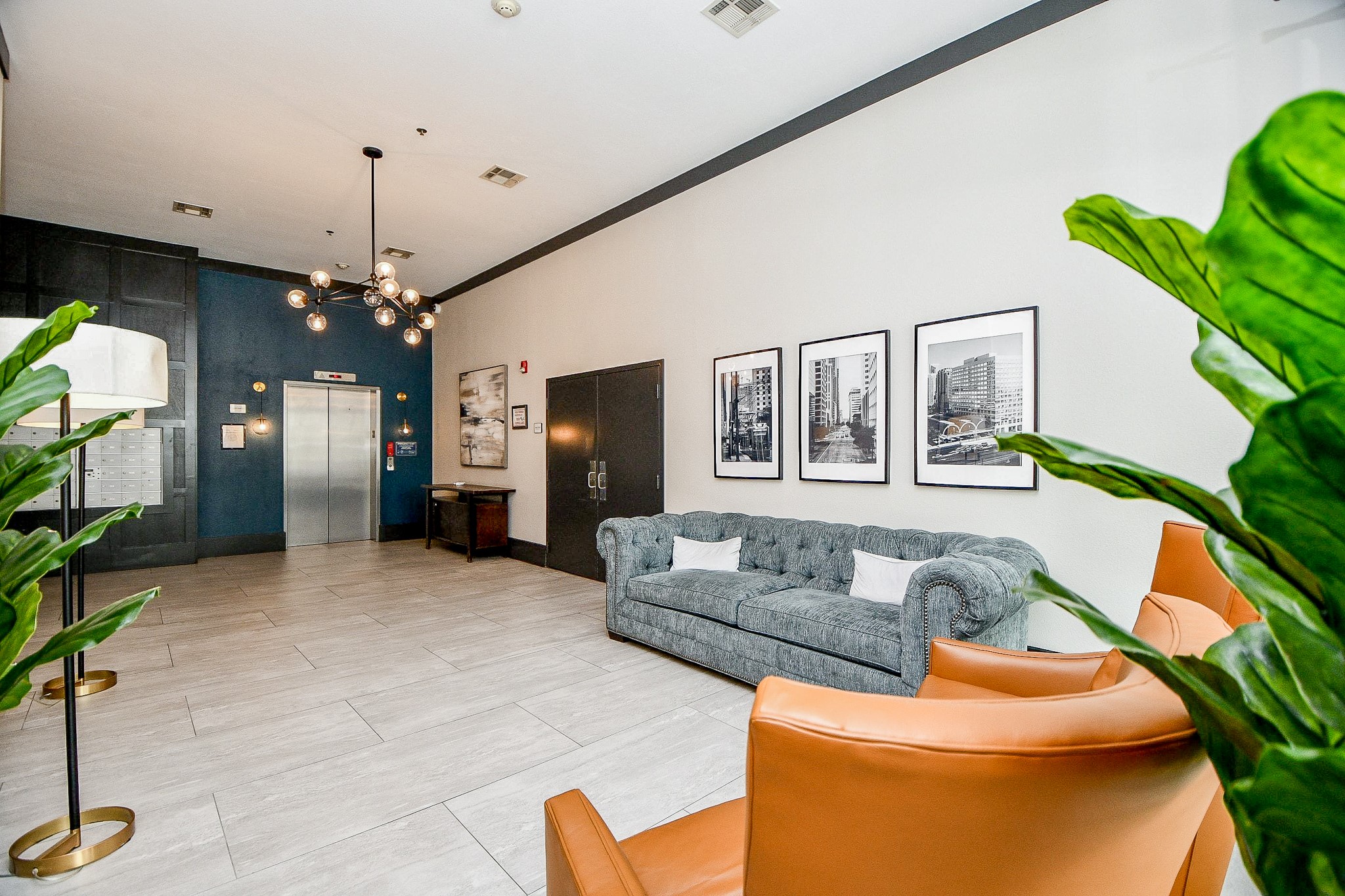 505 Jackson Hill Street, Unit 307 Houston, TX 77007 - Photo 29 of 30 a living room with furniture and a chandelier