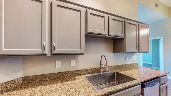 $1,599 | 8985 South Durango Drive, Unit 2024, Las Vegas, NV 89113