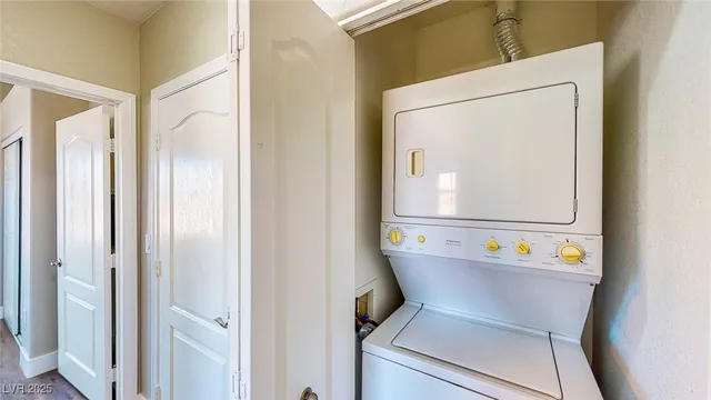 $1,950 | 8985 South Durango Drive, Unit 2024, Las Vegas, NV 89113