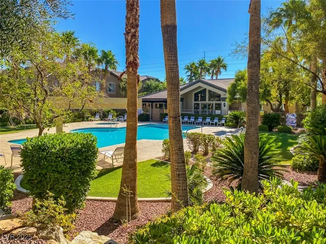 $1,950 | 8985 South Durango Drive, Unit 2024, Las Vegas, NV 89113