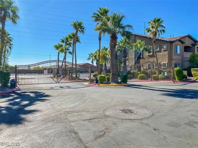 $1,950 | 8985 South Durango Drive, Unit 2024, Las Vegas, NV 89113