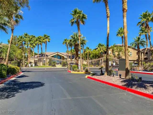 $1,950 | 8985 South Durango Drive, Unit 2024, Las Vegas, NV 89113