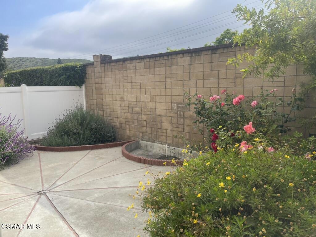 429 Dante Way Oak Park, CA 91377 - Photo 36 of 37 a bathroom with a shower