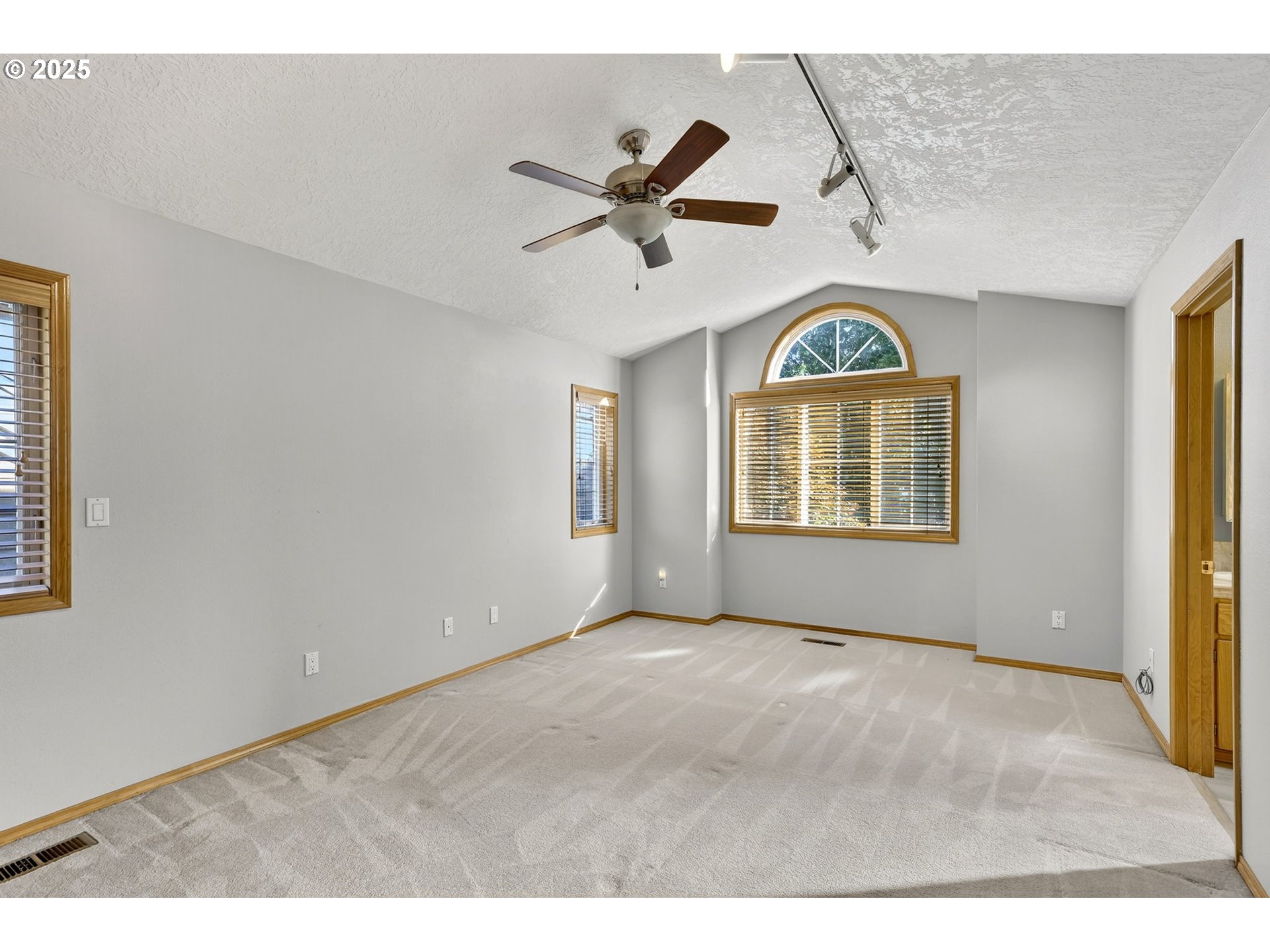 535 Northeast 24th Street Gresham, OR 97030 - Photo 19 of 41 a view of an entryway with front door