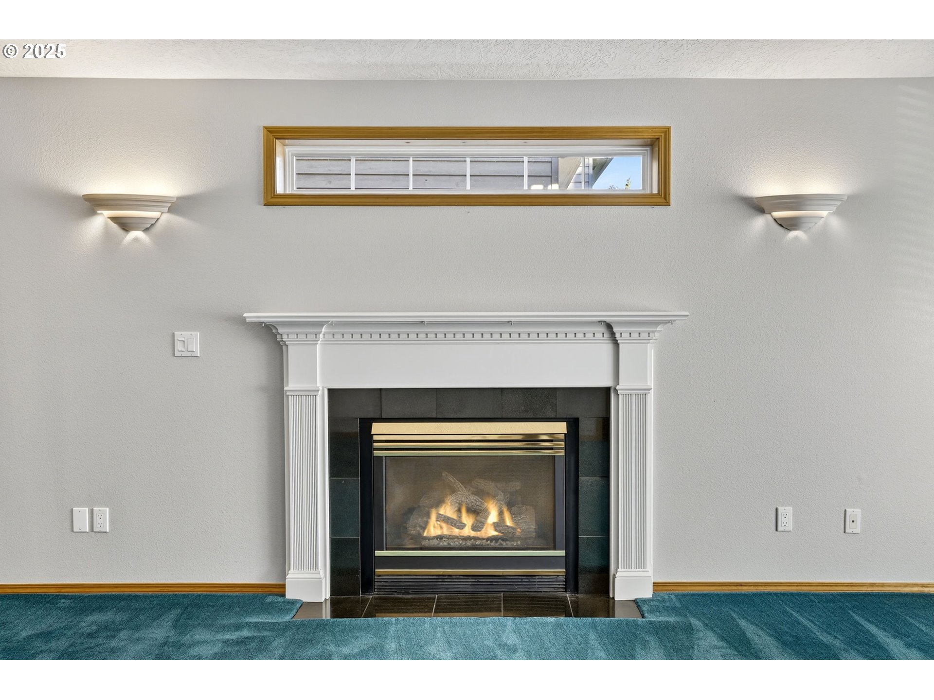 535 Northeast 24th Street Gresham, OR 97030 - Photo 4 of 41 a view of fireplace with wooden floor