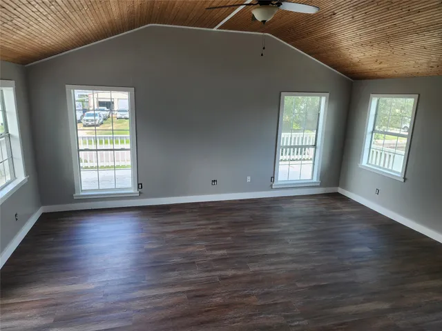 $1,595 | 1010 22nd Street, San Leon, TX 77539