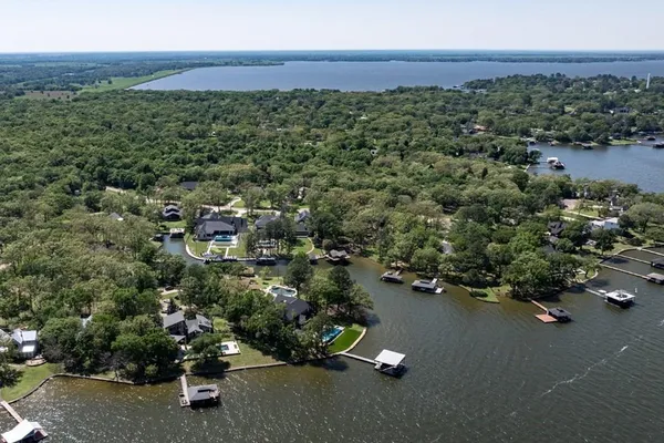 $1,150,000 | 211 North Beverly Drive, Malakoff, TX 75148