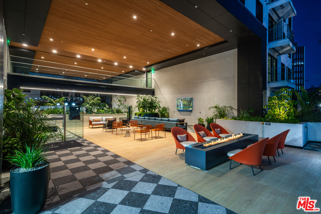 250 East Broadway, Unit 803 Long Beach, CA 90802 - Photo 4 of 44 a outdoor space with lots of furniture and plants