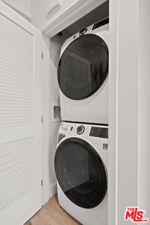 250 East Broadway, Unit 803 Long Beach, CA 90802 - Photo 44 of 44 a utility room with dryer and washer