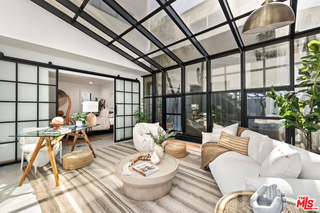 25 18th Avenue Venice, CA 90291 - Photo 11 of 22