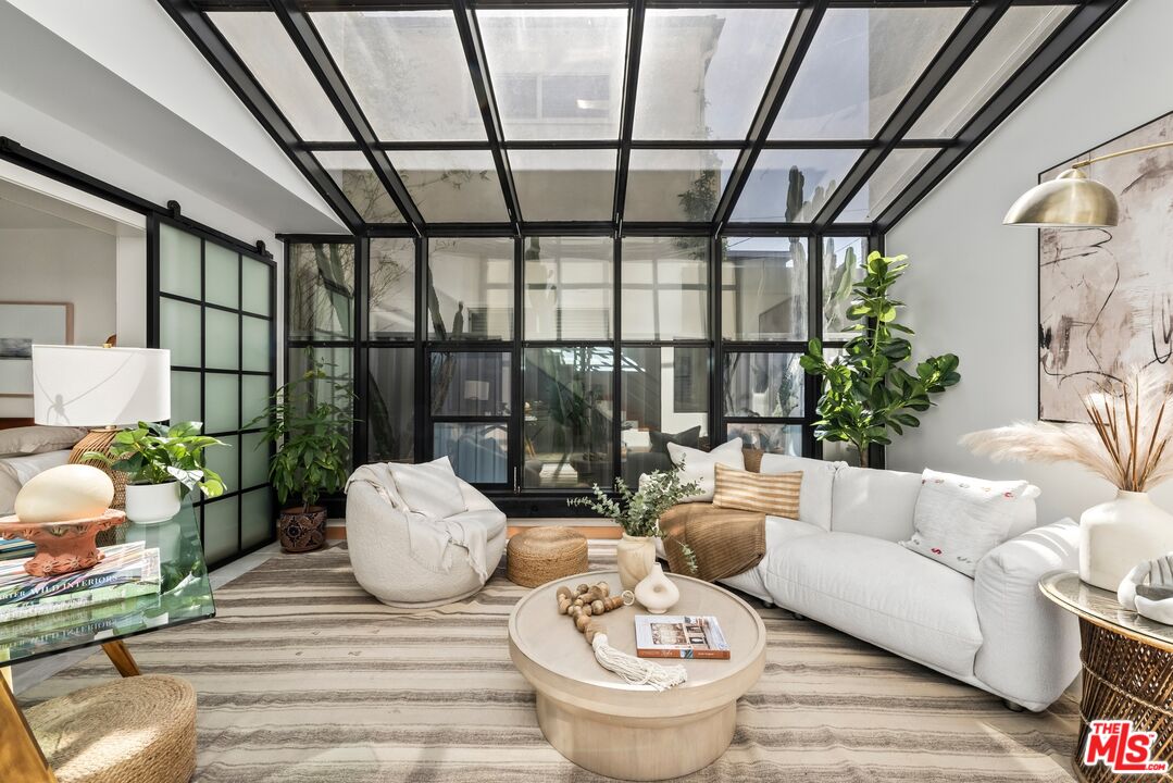 25 18th Avenue Venice, CA 90291 - Photo 12 of 22