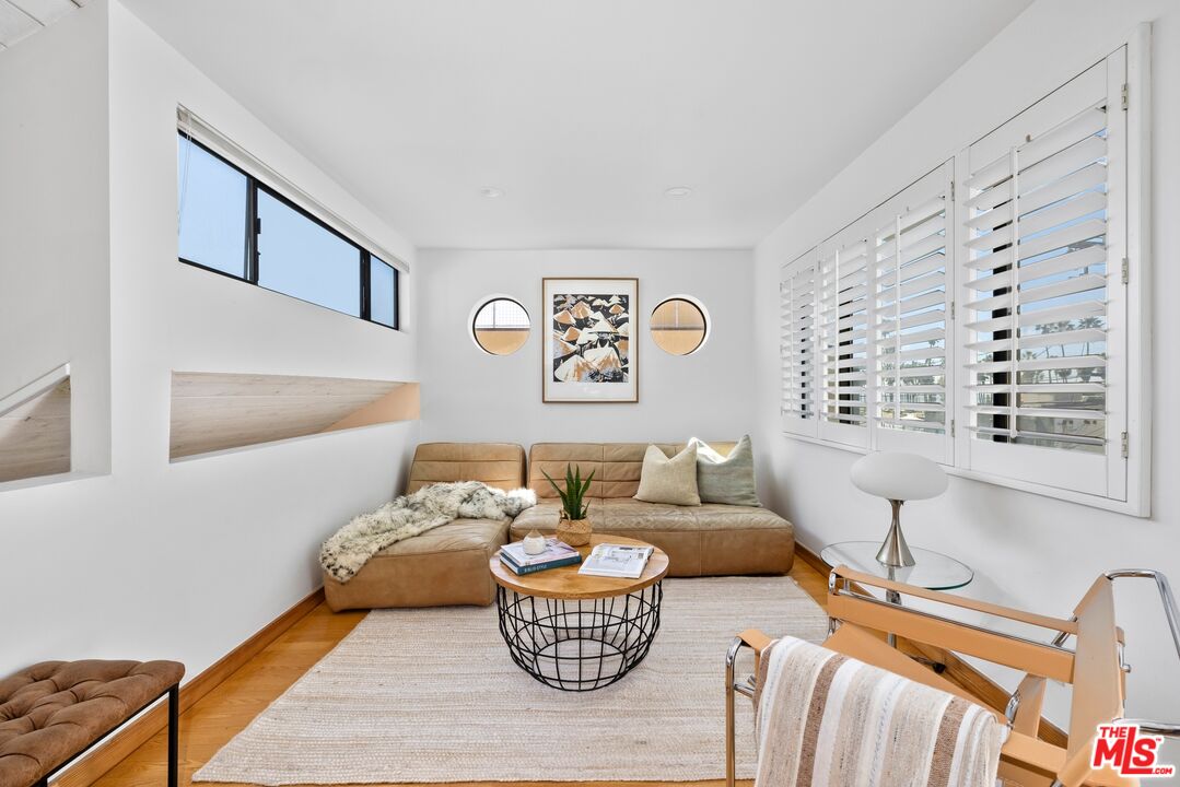 25 18th Avenue Venice, CA 90291 - Photo 13 of 22