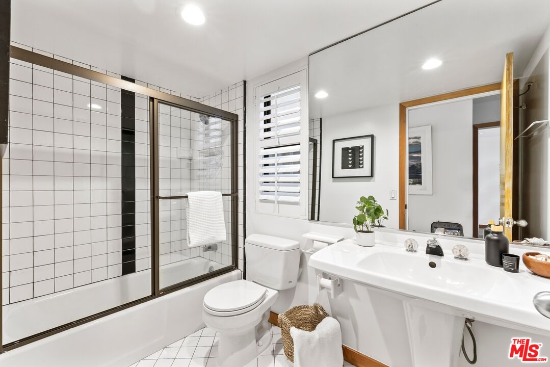 25 18th Avenue Venice, CA 90291 - Photo 18 of 22