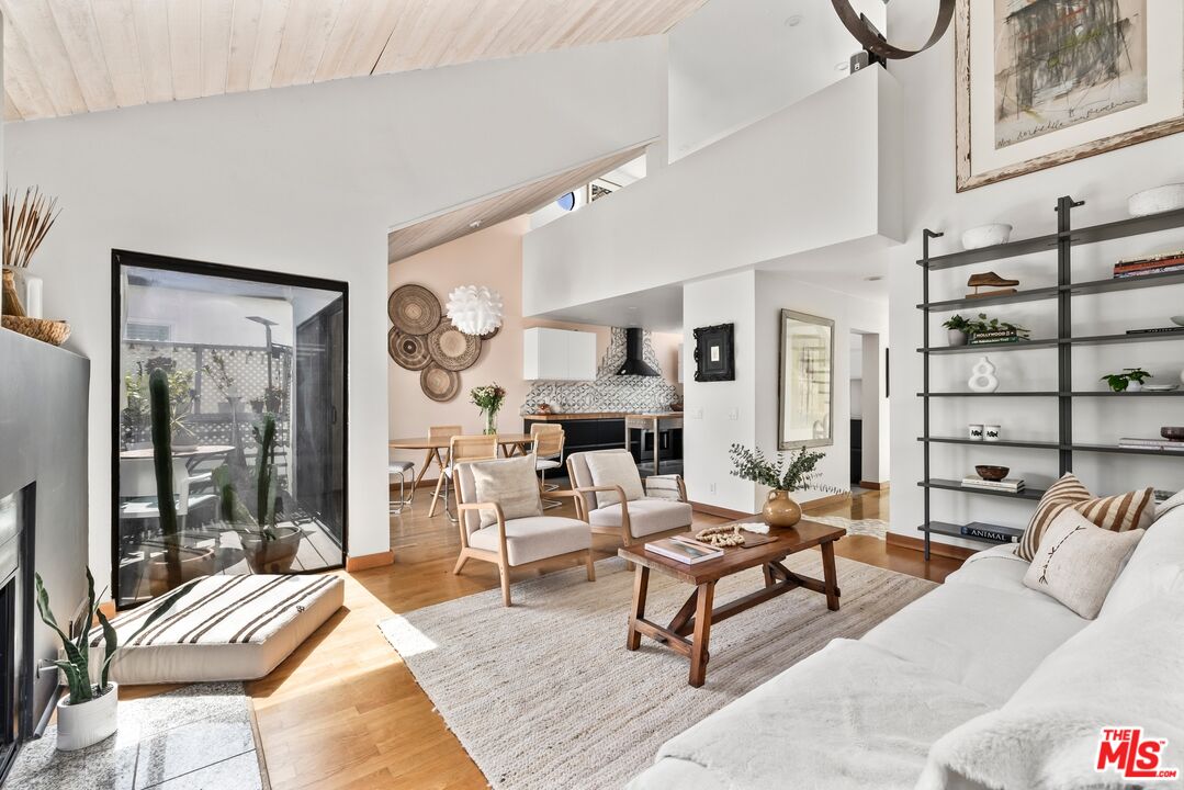 25 18th Avenue Venice, CA 90291 - Photo 3 of 22