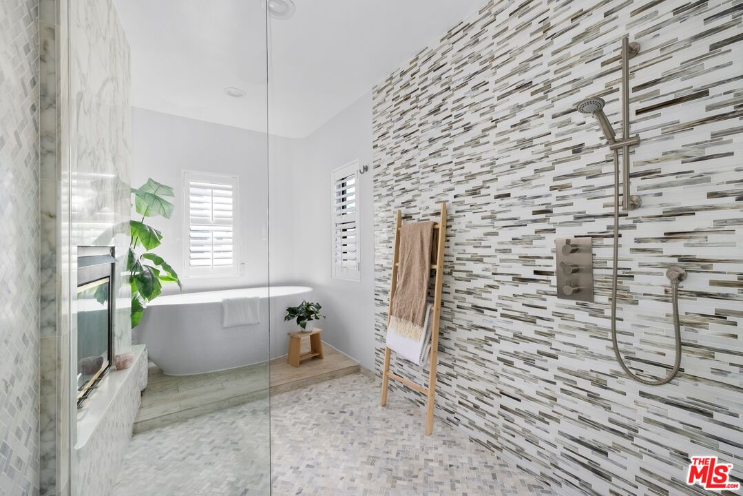 25 18th Avenue Venice, CA 90291 - Photo 9 of 22