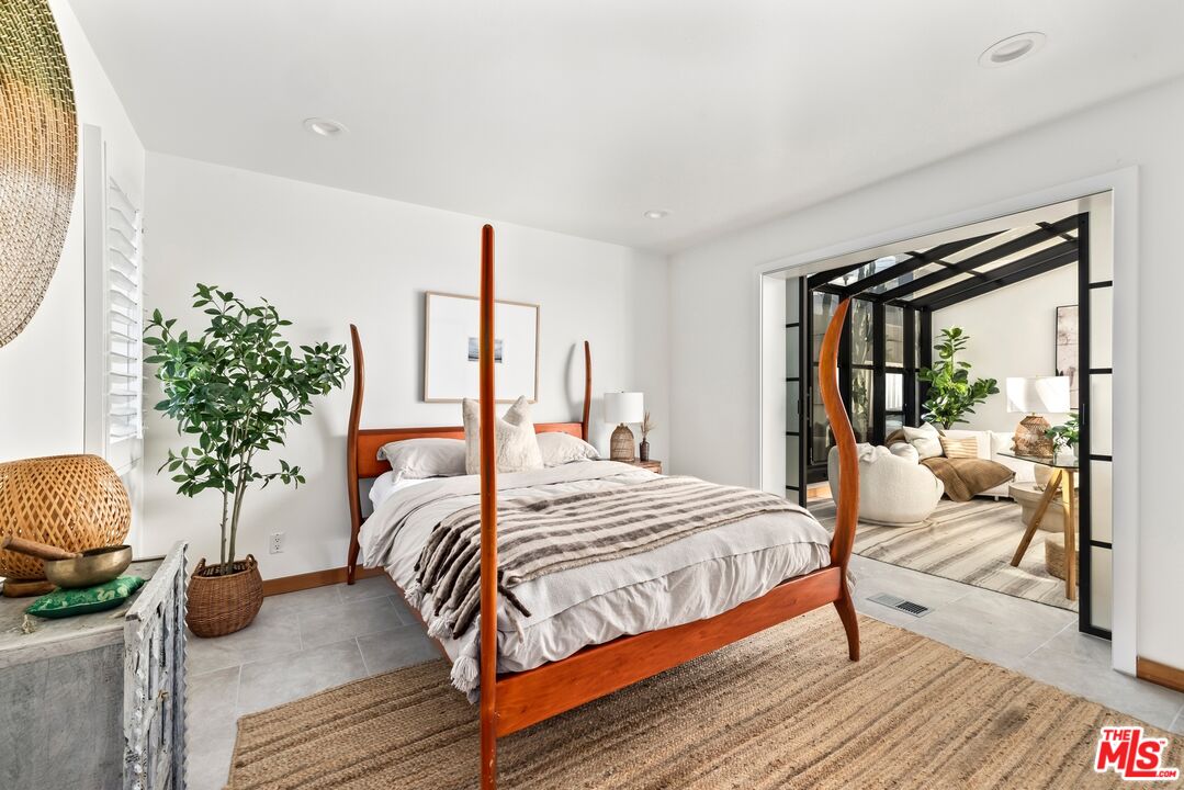 25 18th Avenue Venice, CA 90291 - Photo 10 of 22