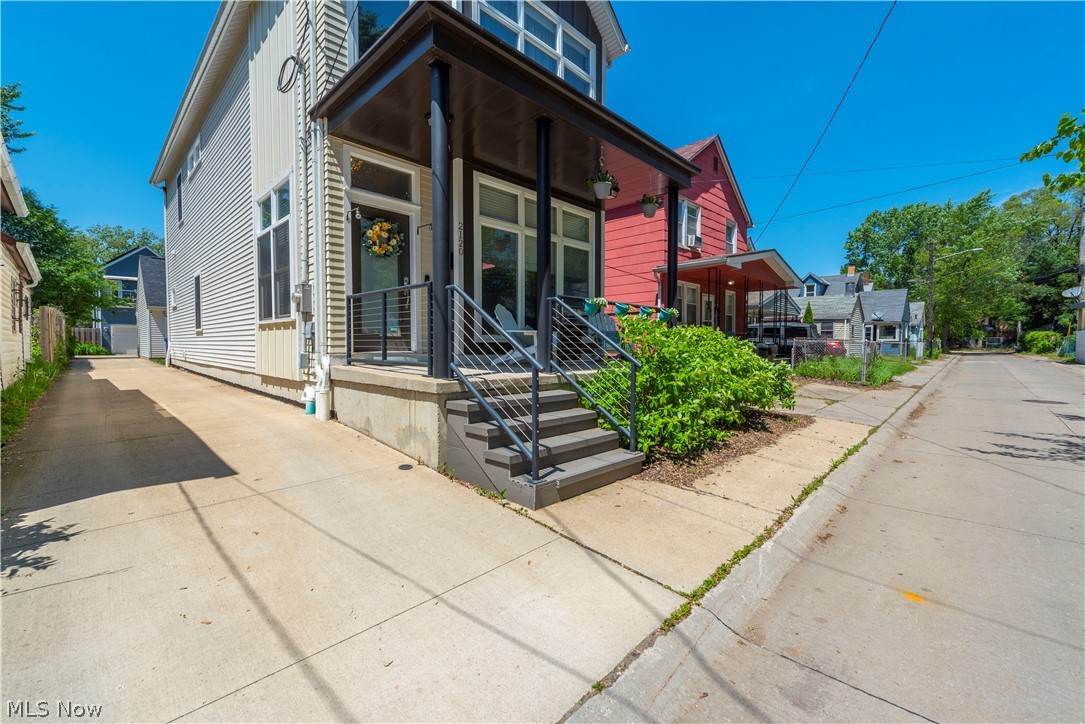 2120 West 40th Place Cleveland, OH 44113 - Photo 2 of 35