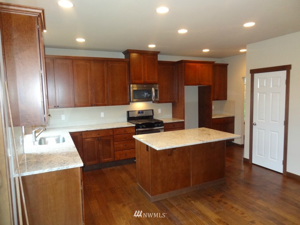 515 218th Street Southwest Bothell, WA 98021 - Photo 5 of 12