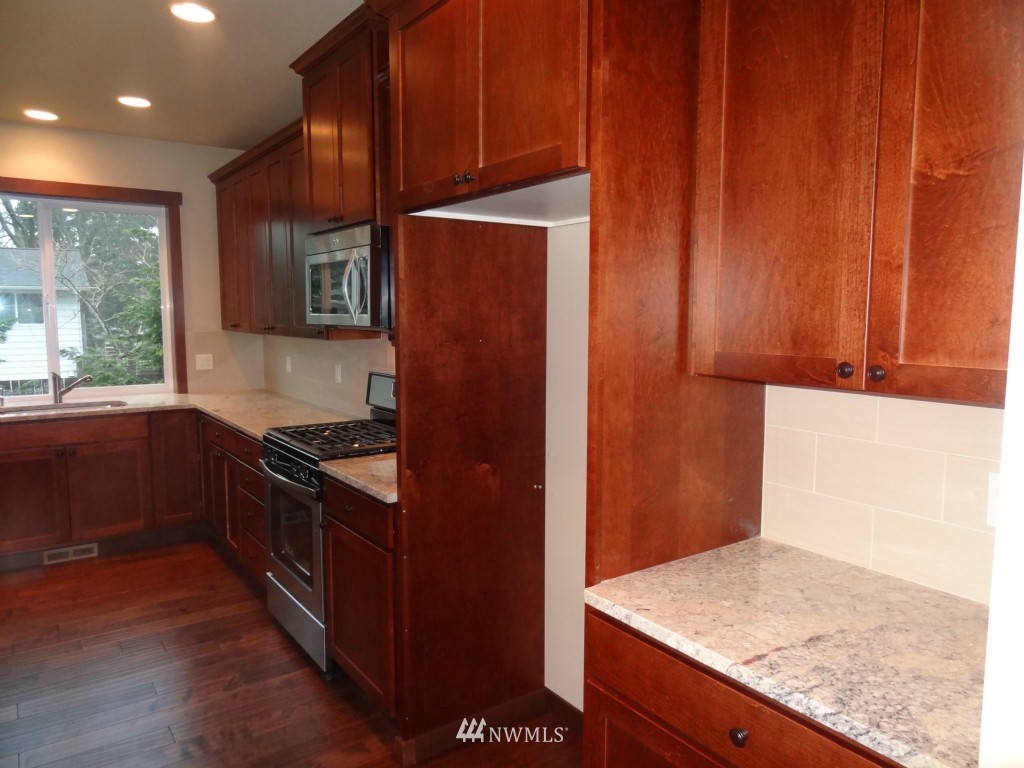 515 218th Street Southwest Bothell, WA 98021 - Photo 6 of 12