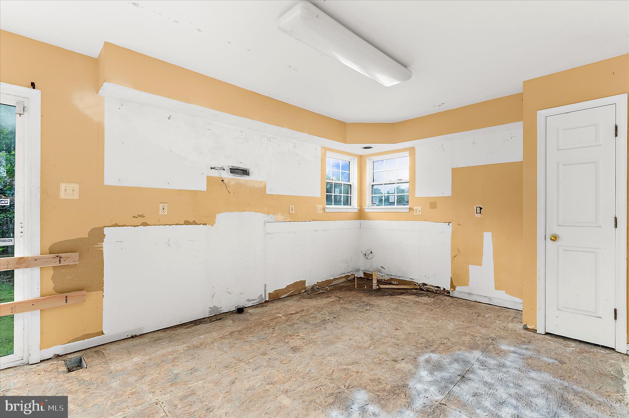 2209 West Geipe Road Catonsville, MD 21228 - Photo 4 of 37