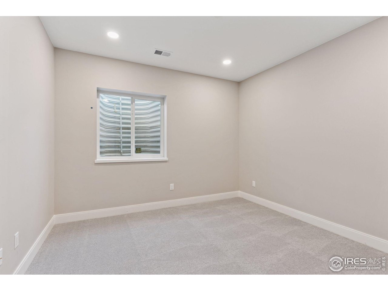 927 William Way Berthoud, CO 80513 - Photo 27 of 28 an empty room with wooden floor and windows