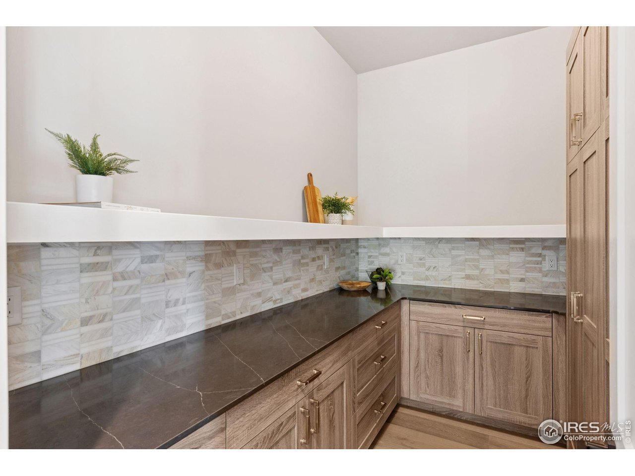 927 William Way Berthoud, CO 80513 - Photo 6 of 28 a kitchen with a sink and cabinets