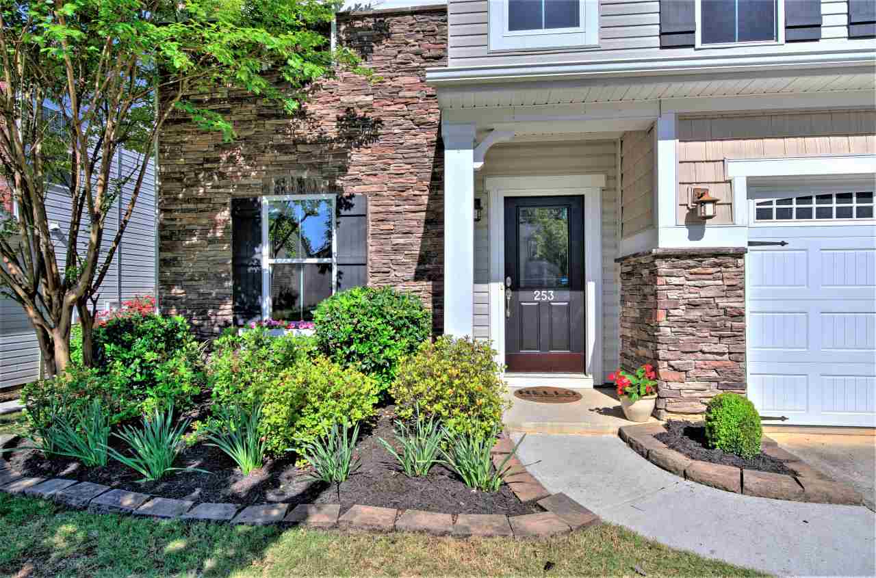 253 Barbours Lane Greenville, SC 29607 - Photo 2 of 35
