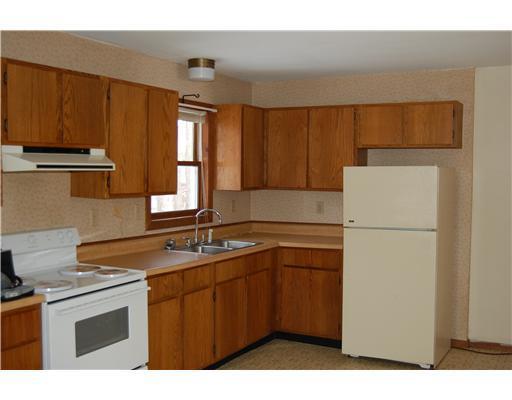 25 Deering Road Gorham, ME 04038 - Photo 3 of 5 Kitchen.