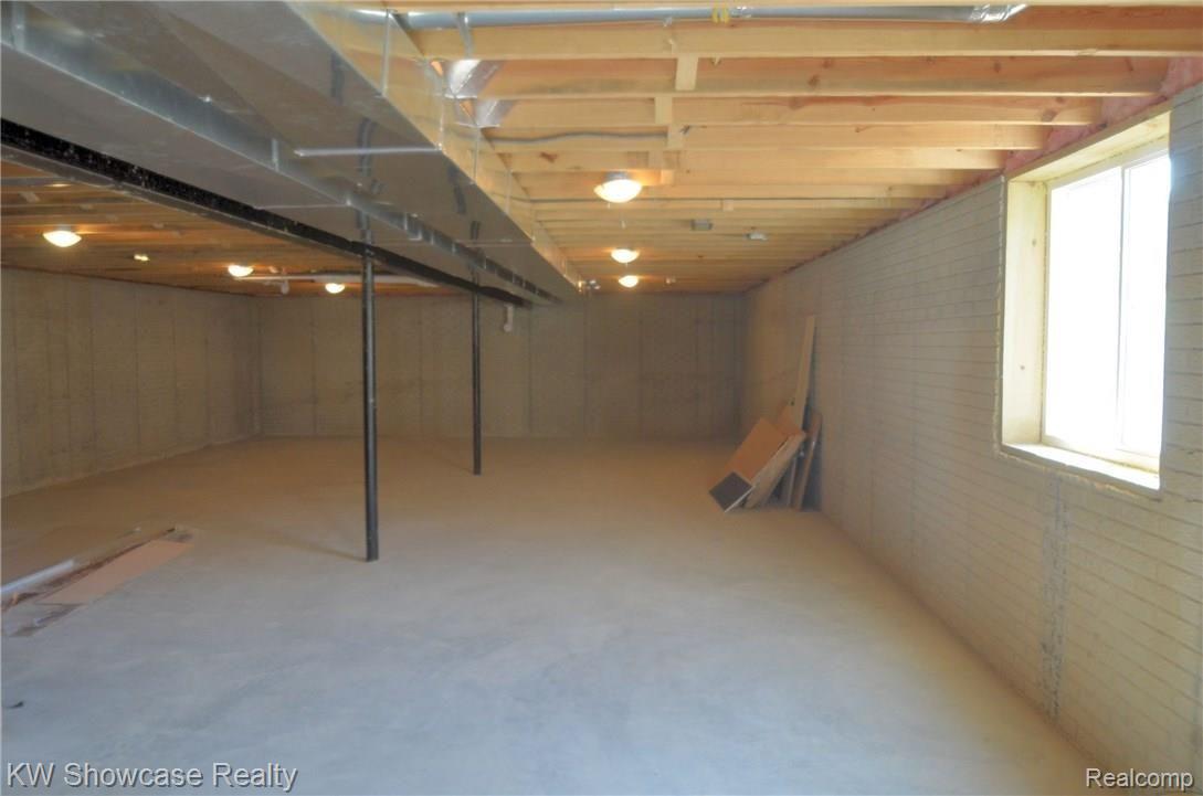 1360 Chana Road Holly, MI 48442 - Photo 15 of 17 DAYLITE BAS.JPG