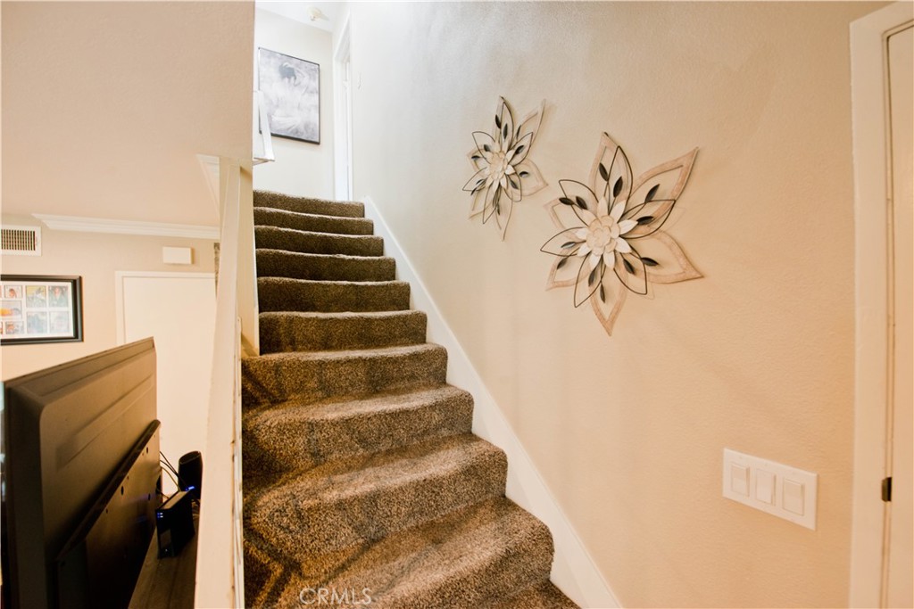 1124 Okapi Lane Ventura, CA 93003 - Photo 22 of 22 a view of entryway and hall