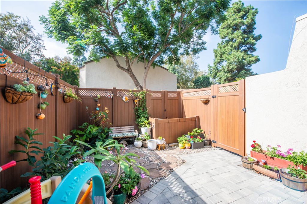 1124 Okapi Lane Ventura, CA 93003 - Photo 5 of 22 an outdoor space with potted plants