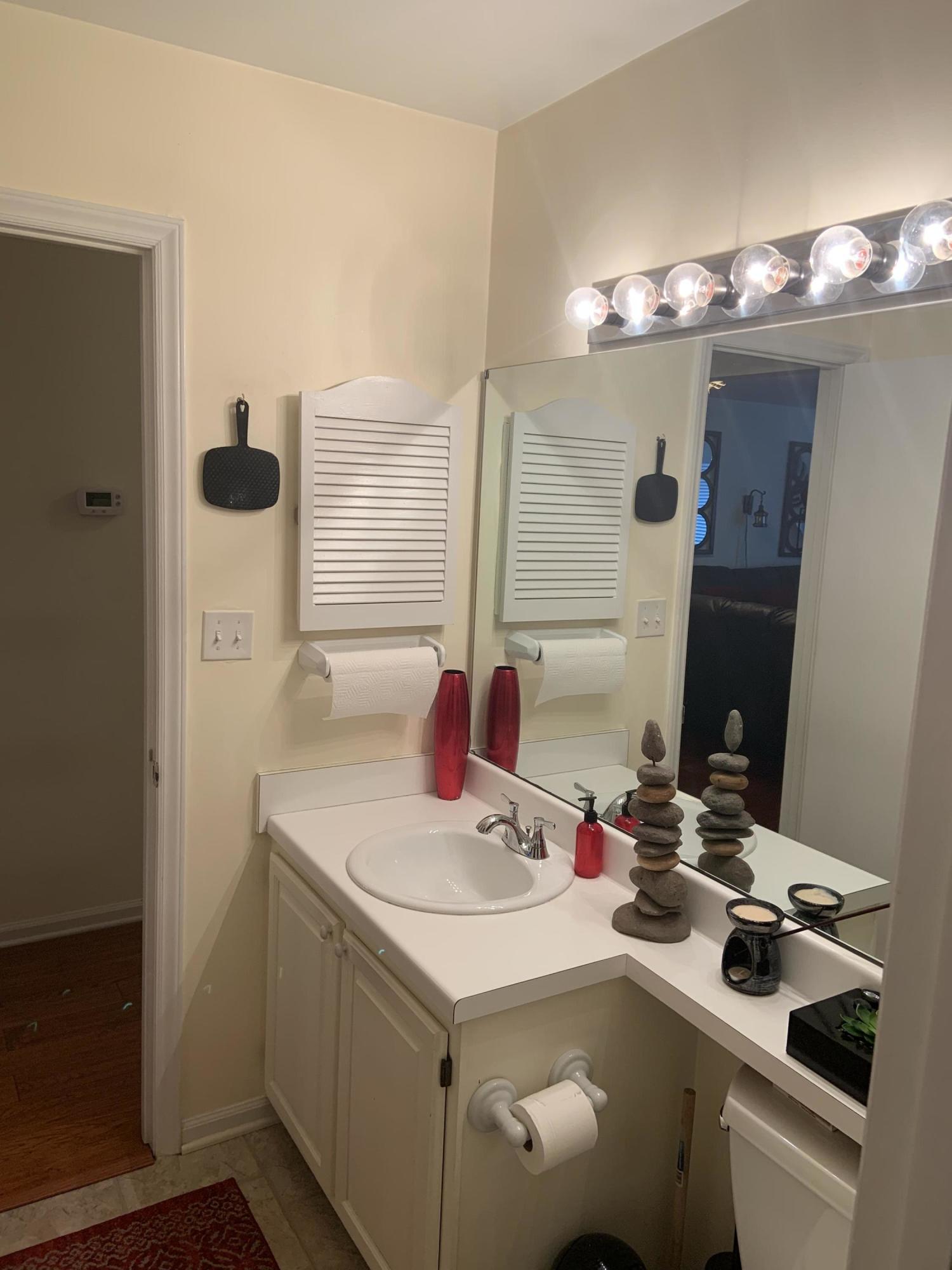 2415 Post Oak Road Salem, VA 24153 - Photo 10 of 15 Bathroom