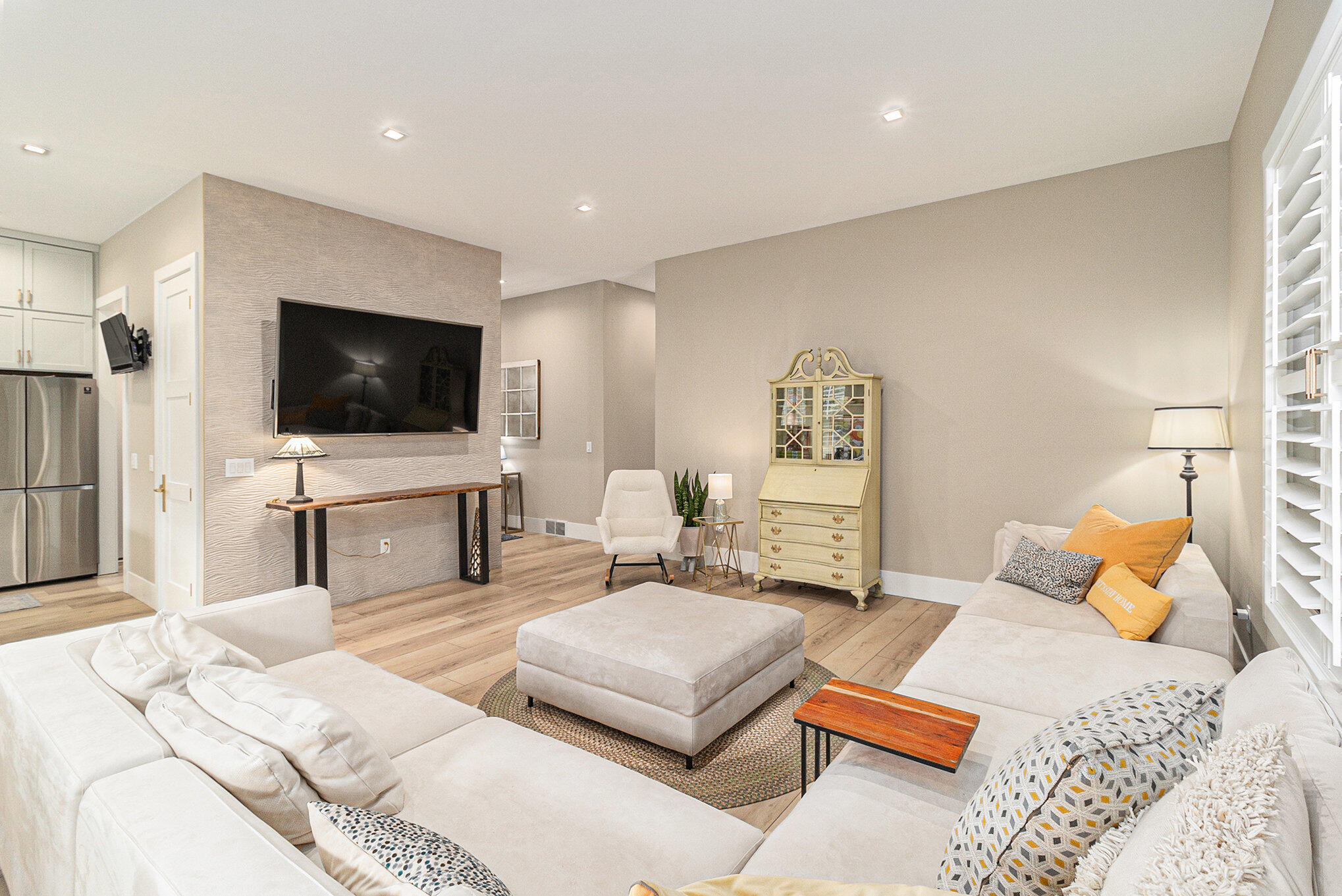 5407 Sioux Road Pentwater, MI 49449 - Photo 13 of 36 Living Room