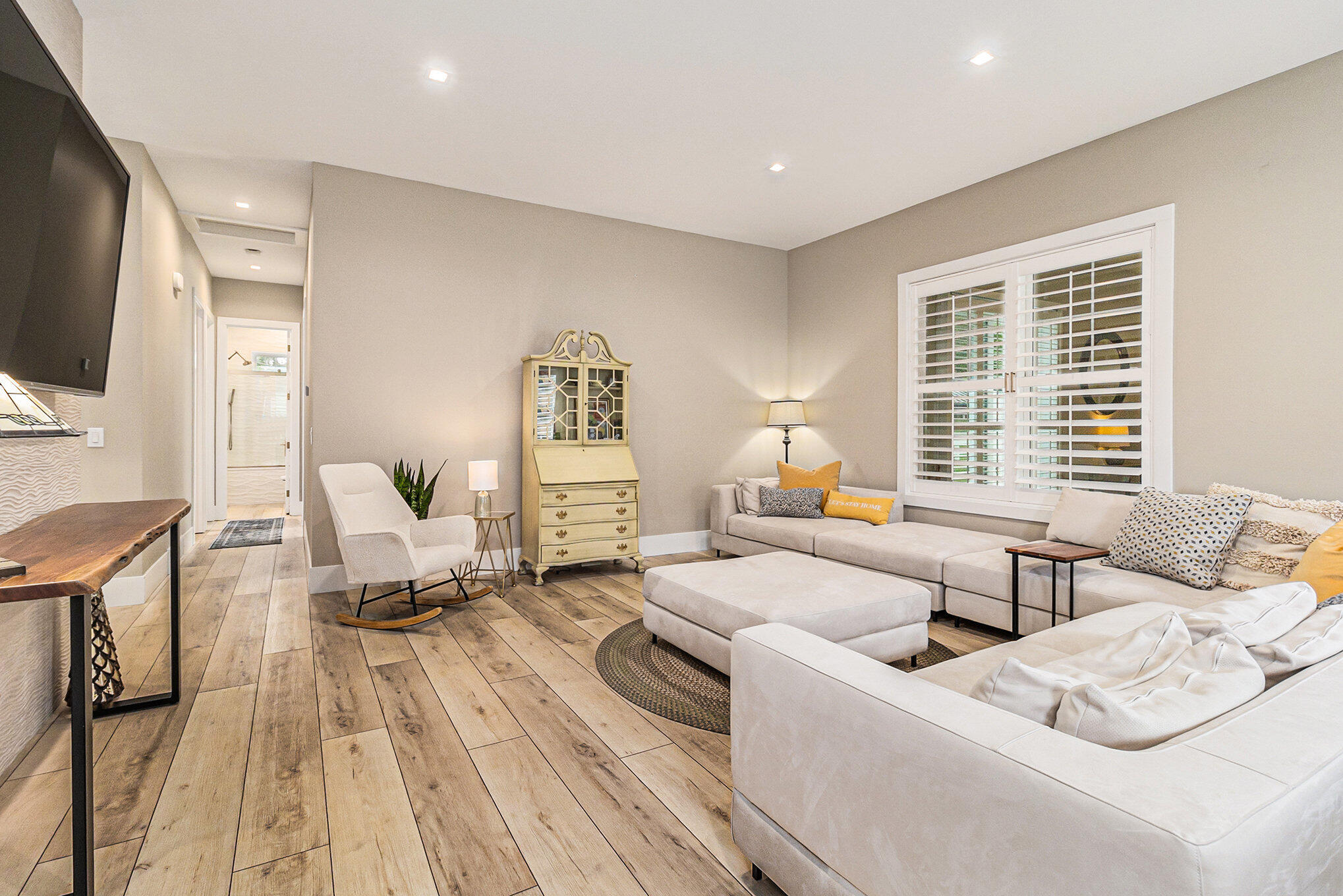 5407 Sioux Road Pentwater, MI 49449 - Photo 14 of 36 Living Room