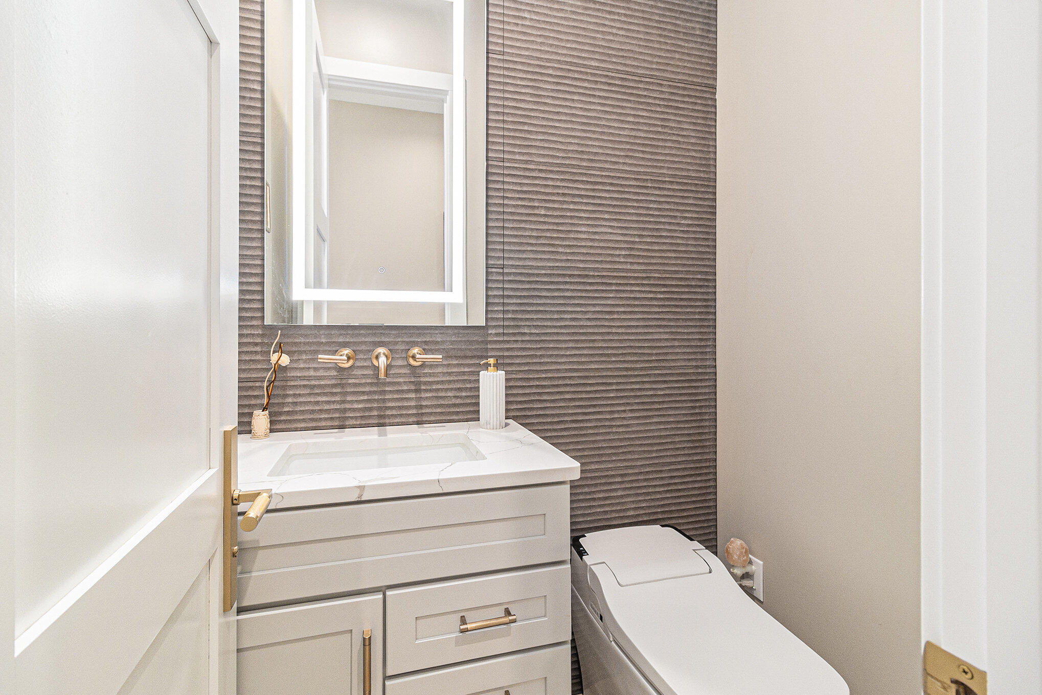 5407 Sioux Road Pentwater, MI 49449 - Photo 15 of 36 1/2 Bathroom