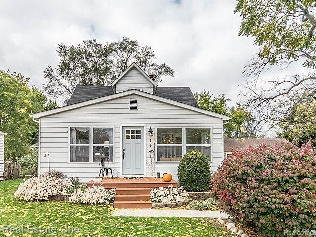 145 Angle Road Walled Lake, MI 48390 - Photo 1 of 37