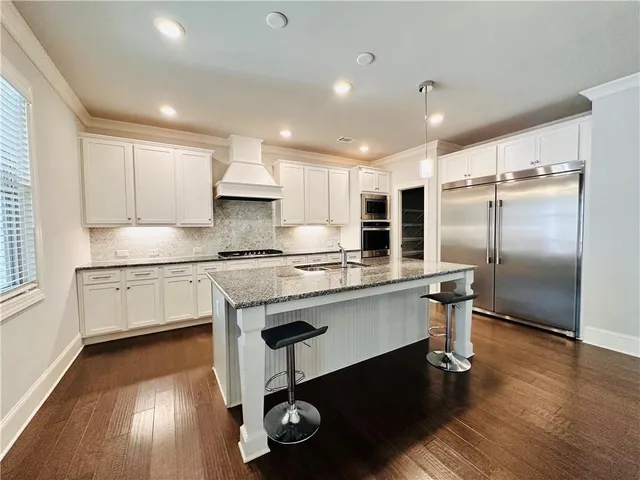 a view of a hallway with windows