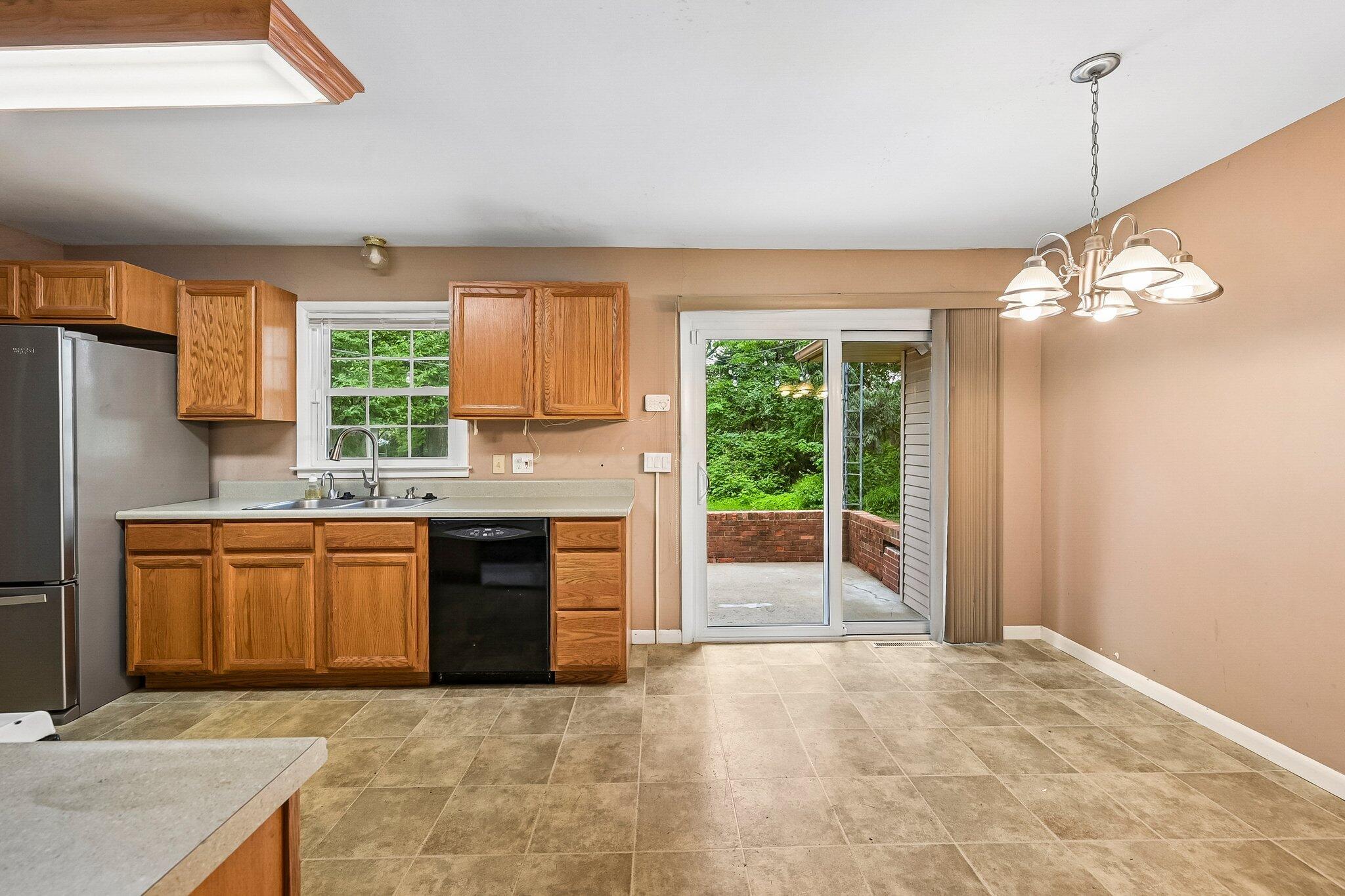 476 Clark State Road Columbus, OH 43230 - Photo 10 of 36 Kitchen