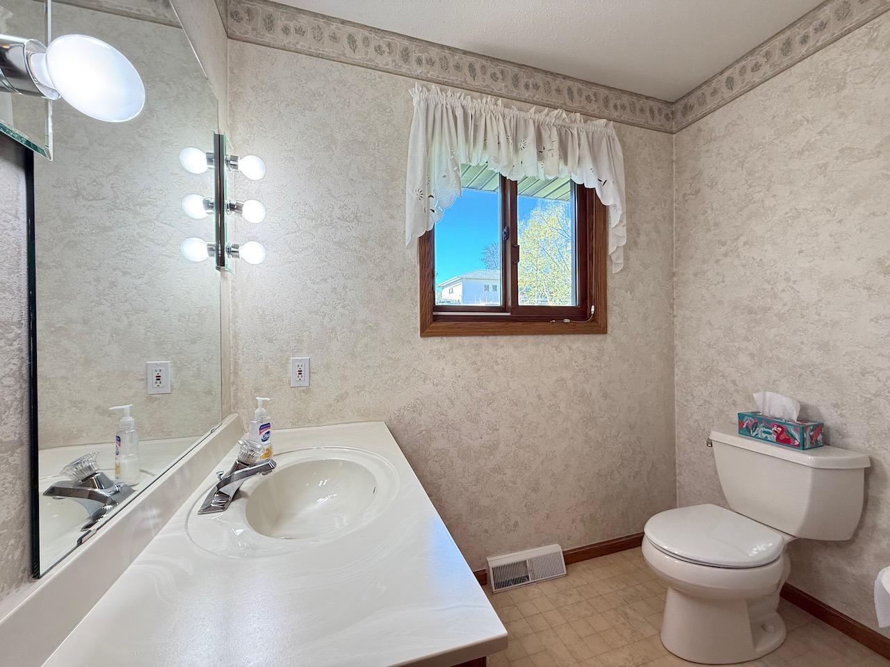 1400 South Cascade Street Fergus Falls, MN 56537 - Photo 17 of 55