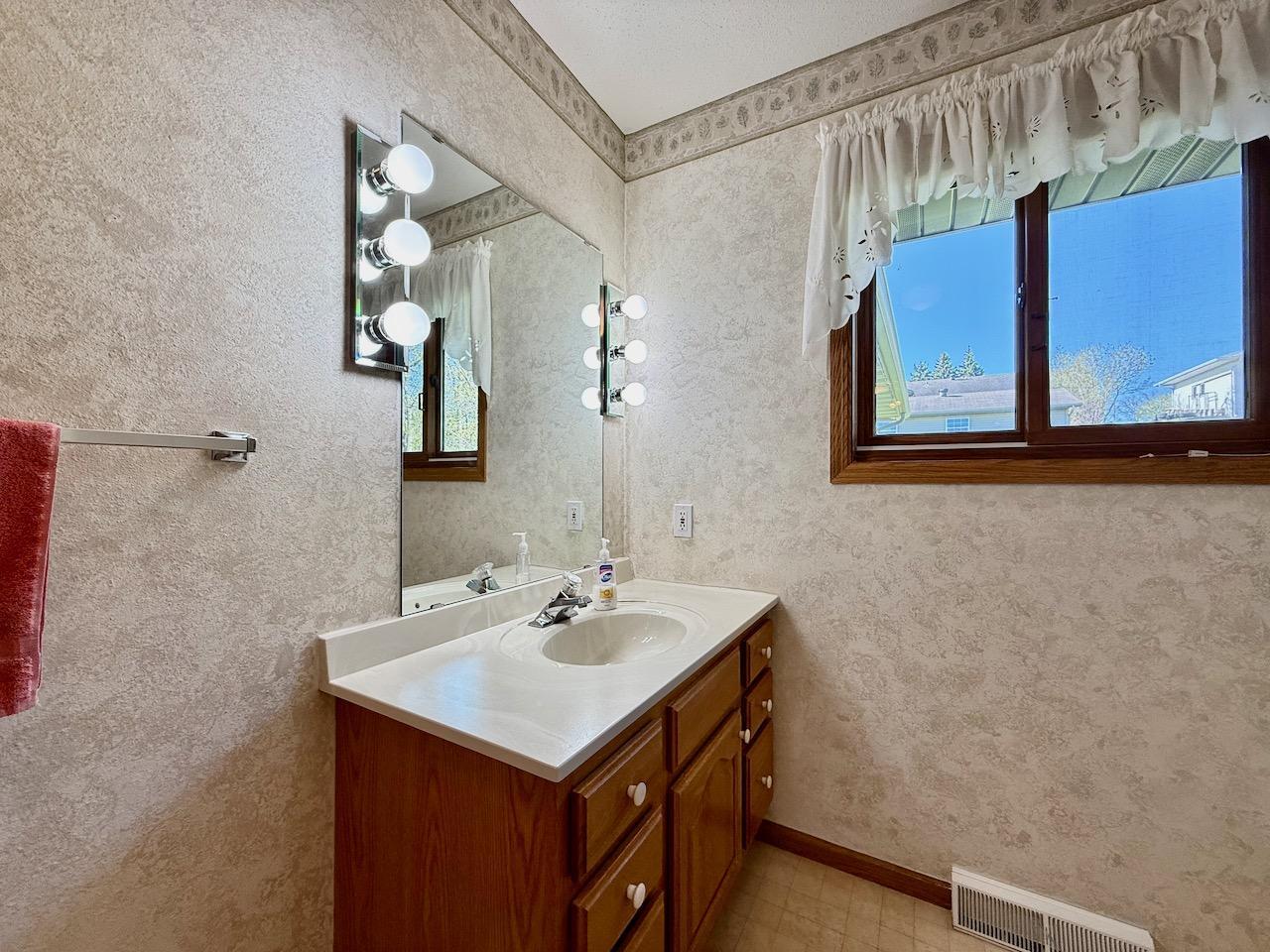 1400 South Cascade Street Fergus Falls, MN 56537 - Photo 18 of 55