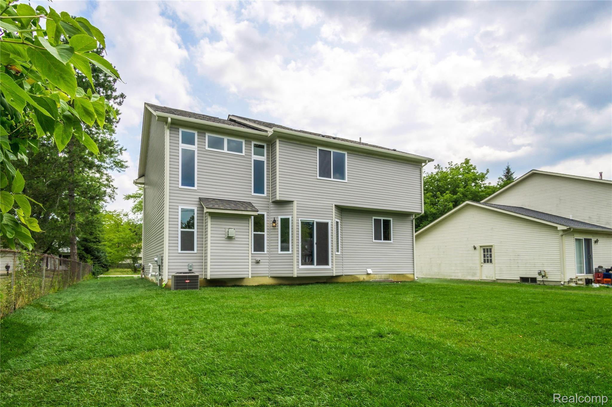 2914 Walsh Drive Rochester, MI 48309 - Photo 36 of 36 Exteriors (5 of 7).jpg