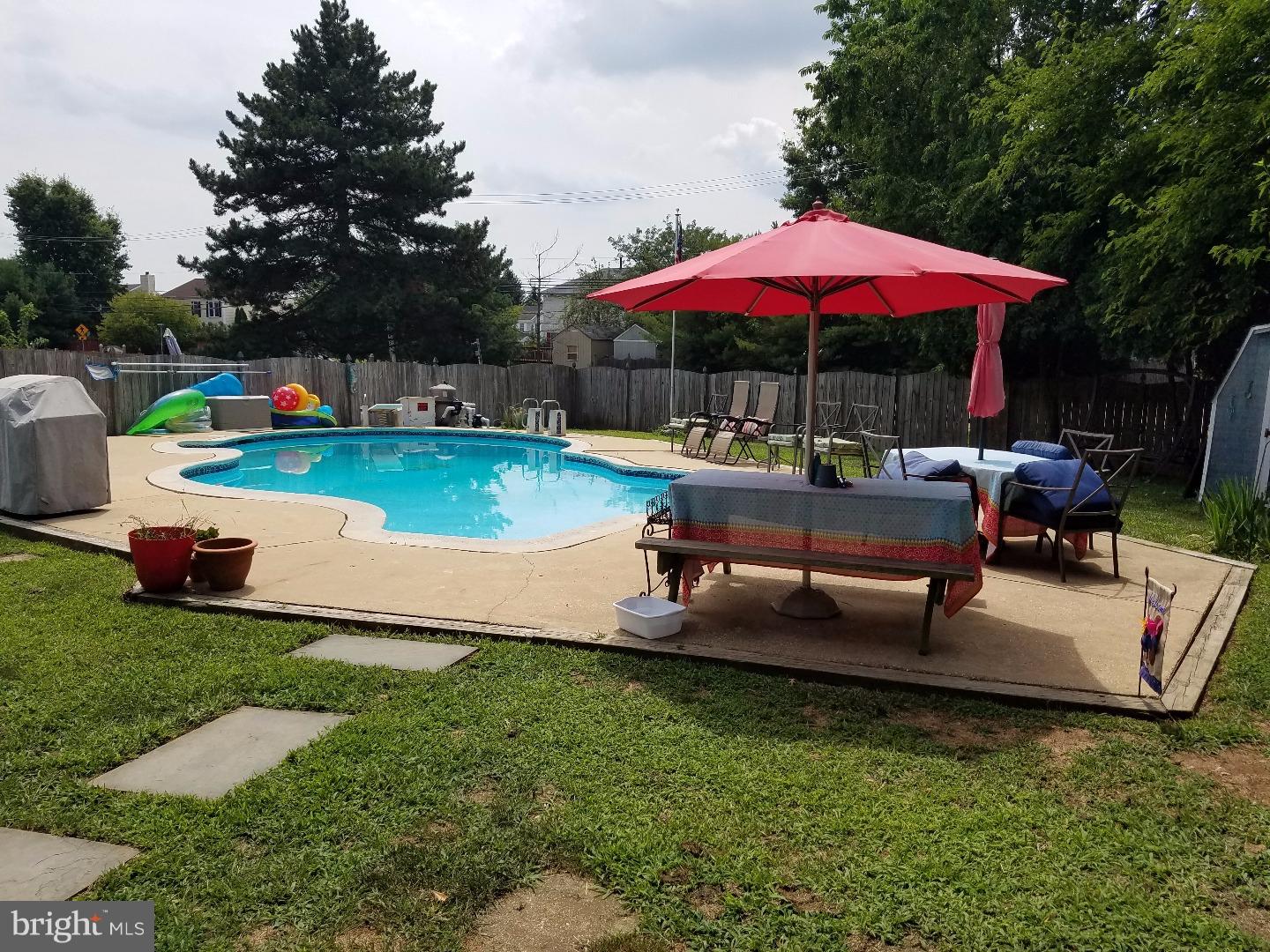 46 Craig Road New Castle, DE 19720 - Photo 3 of 19 Pool
