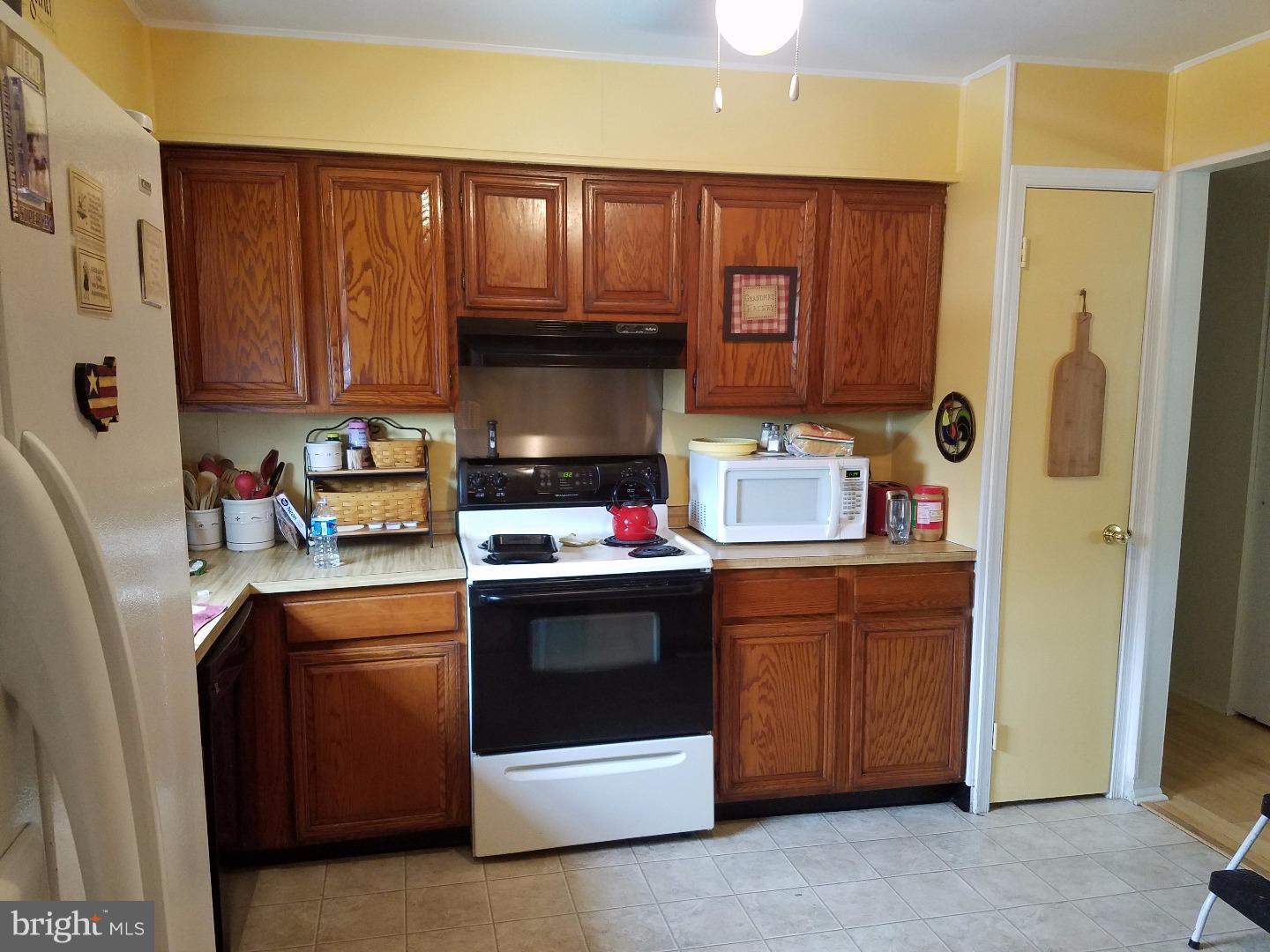 46 Craig Road New Castle, DE 19720 - Photo 7 of 19 Kitchen
