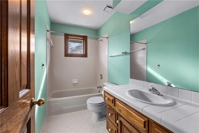 $725,000 | 2309 West 127th Street, Leawood, KS 66209