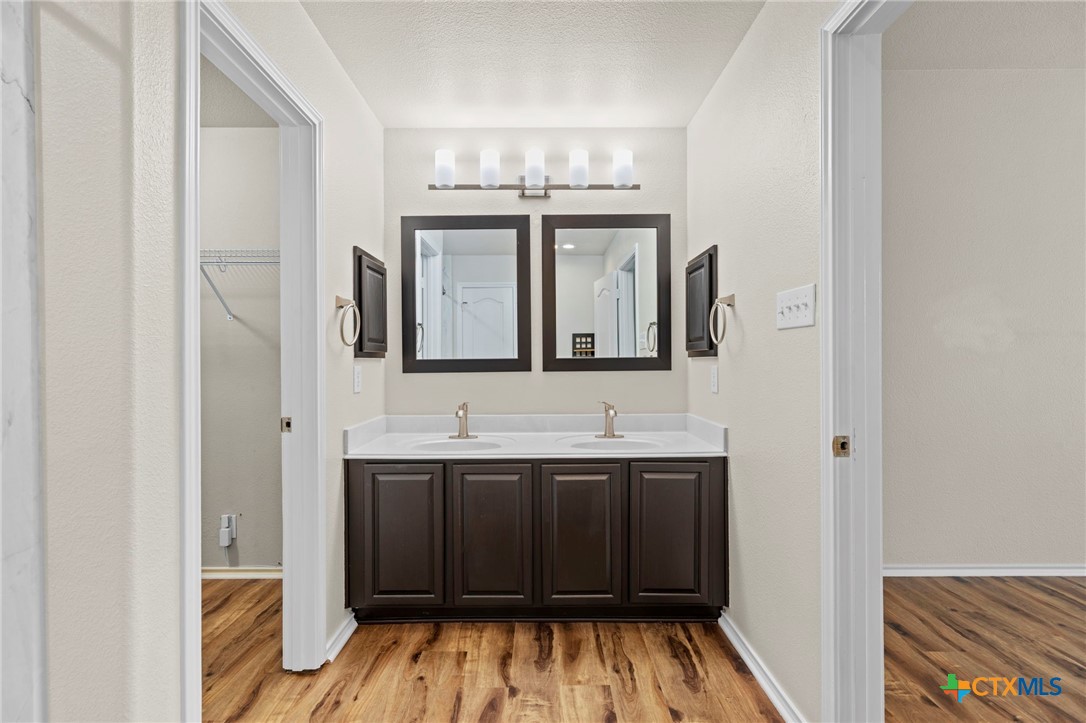 300 Rustic Trail Cibolo, TX 78108 - Photo 16 of 32 Primary Bath